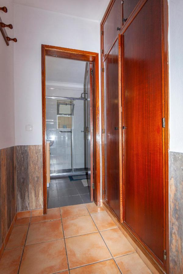 B18 - Village Street * Lagos