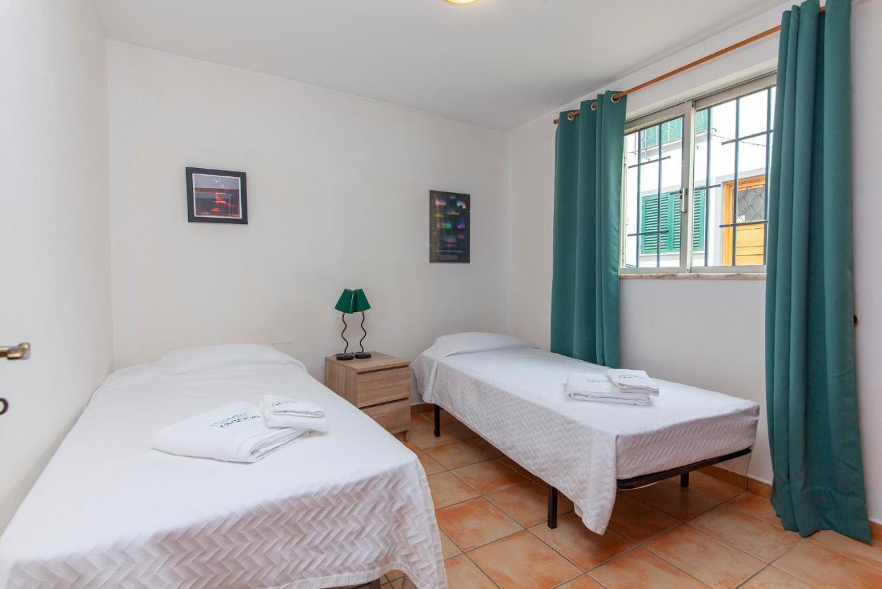B18 - Village Street Apartament *